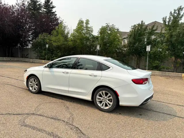 2015 Chrysler 200523046147295825924