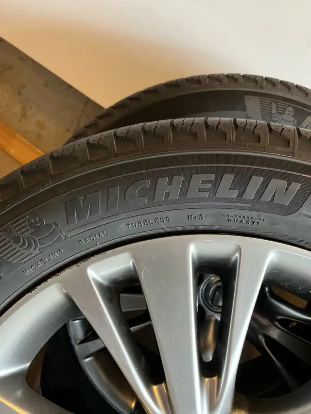 2010-2015 Tires with Rims For RX350 Only Used For Two Summers in Tires & Rims in Mississauga / Peel Region - Image 7