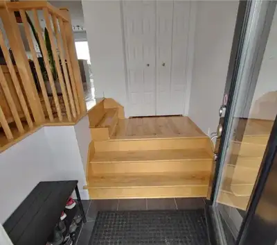 Grande Chambre à louer avec armoires et penderie dans une maison familiale confortable et chaleureus...