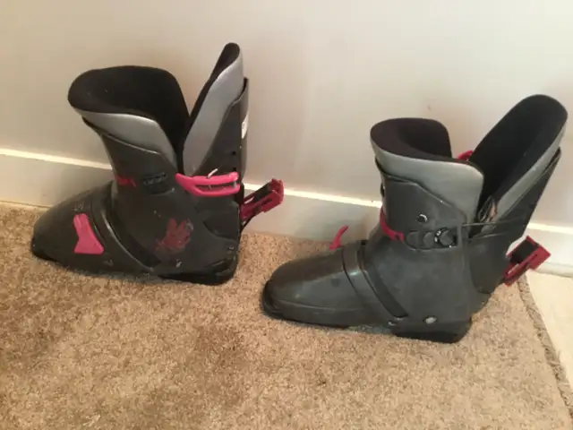 Salomon Men’s Ski Boots in Ski in Calgary - Image 5