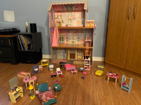 Maison poupée Barbie très propre avec meubles en bois 
