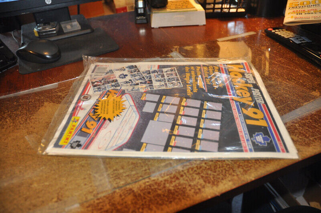 super poster hockey 1991 toronto maple leafs panini sealed dans Art et objets de collection  à Victoriaville - Image 2
