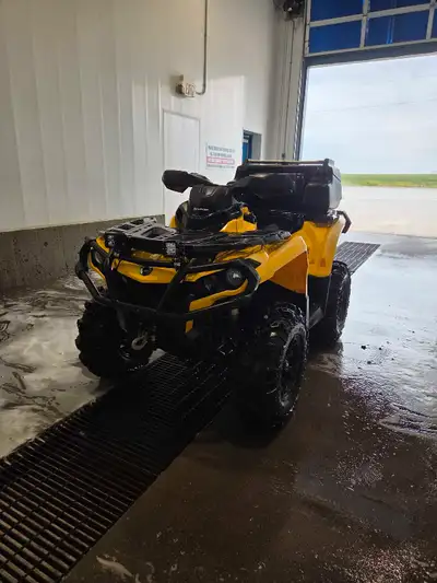 2013 Canam outlander 1000xt -2215km -Ready to ride! Plastics are faded and most decals are missing b...