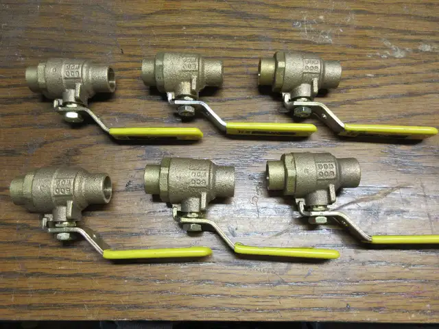 Robinet à bille à souder en laiton forgé 0.5 ou 1 po. Milwaukee in Plumbing, Sinks, Toilets & Showers in City of Montréal - Image 2