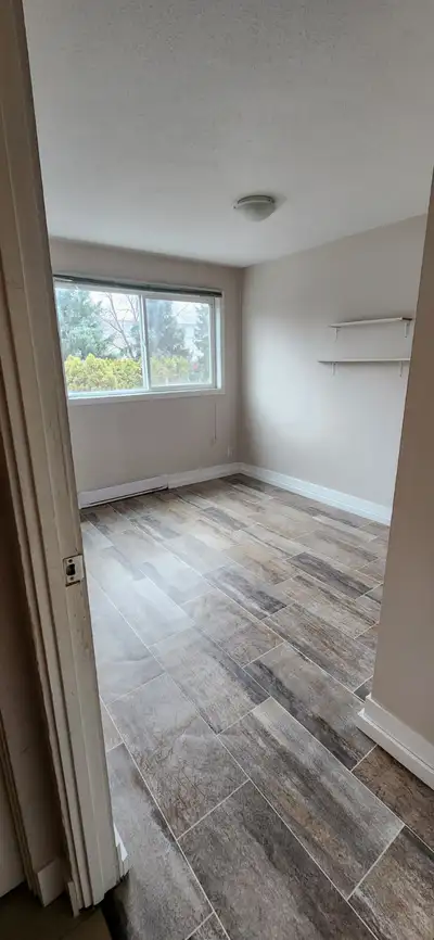 Large bedroom for rent in 3 bedroom. 1 & 1/2 bath townhouse. $800 a month includes heat. hot water,...