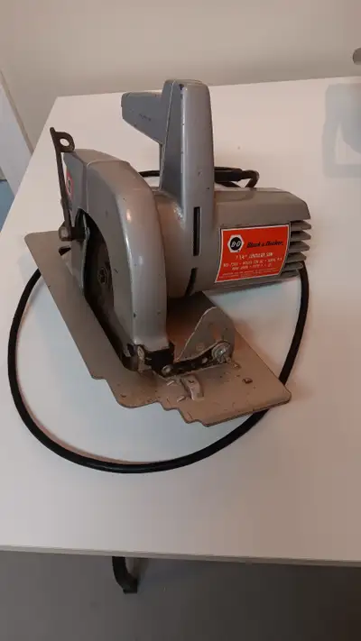 Black and Decker 7305 Circular saw 7-1/4" blade, View more