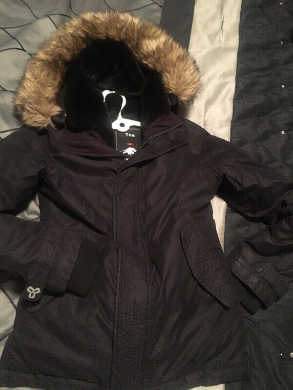 TNA ARitzia vail parka winter coat in Women's - Tops & Outerwear in Markham / York Region - Image 3