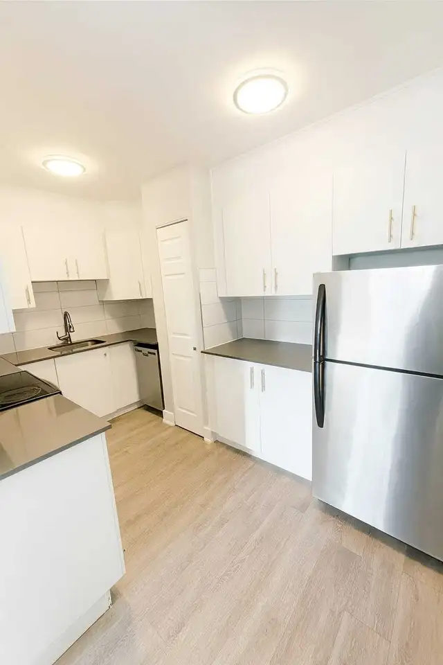 Prime Downtown location – 4½ René-Lévesque Blvd & St-Marc St | Long ...