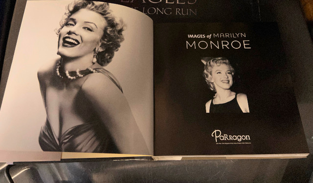 "IMAGES OF MARILYN MONROE" BOOK 2008 / 224 PAGES in Arts & Collectibles in Mississauga / Peel Region - Image 2