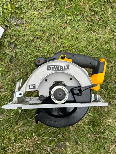 DEWALT 20V MAX Lithium-Ion Cordless 6.5 inch Circular Saw, View more