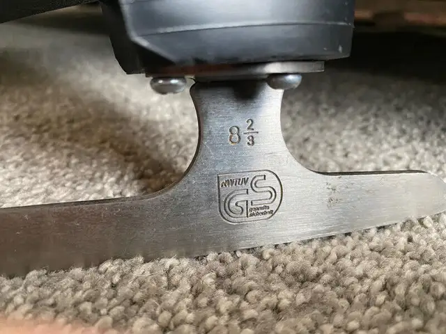 Kids ice hockey / figure skates in Skates & Blades in Brantford - Image 5