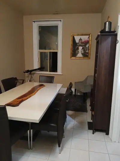 I have 2 rooms for rent, prime location, bathrust and queen,