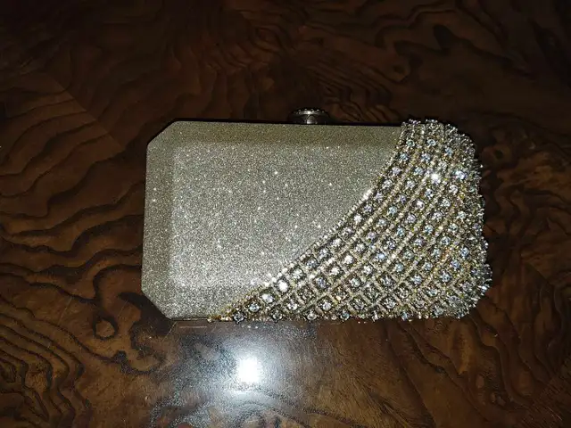 Gold clutch with diamonds / Bourse dorée avec diamants in Women's - Bags & Wallets in City of Montréal - Image 6