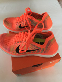 Womens NIKE FREE 4.0 FLYKNIT Running shoes-NEW