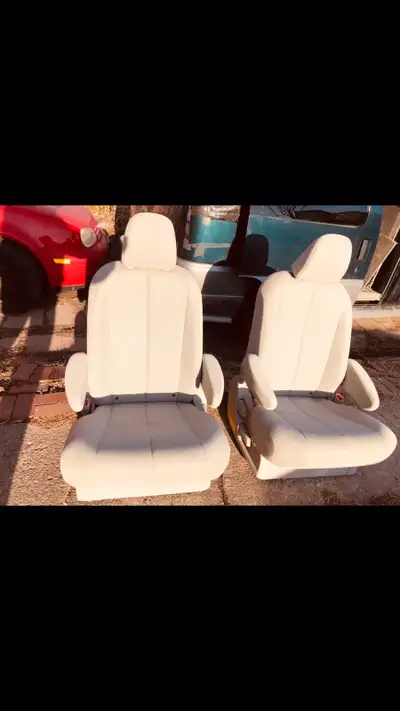 Excellent condition. Can be compatible with other years. Can be easily checked with the dealer. $40...