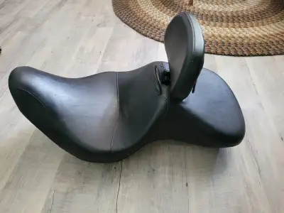 Harley Davidson Softail Signature Series Seat w/ Adjustable and Removeable Back Rest - 2 seater RDW-...