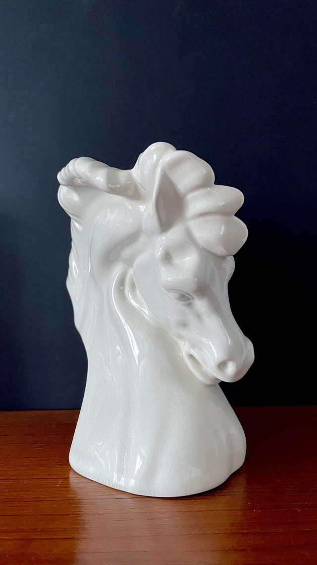 Ceramic White Horse Head Bust in Arts & Collectibles in Markham / York Region - Image 4