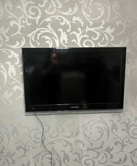 TV 40 “ LCD FLAT SCREEN