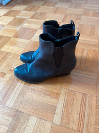 Booties, Brown, Size 6