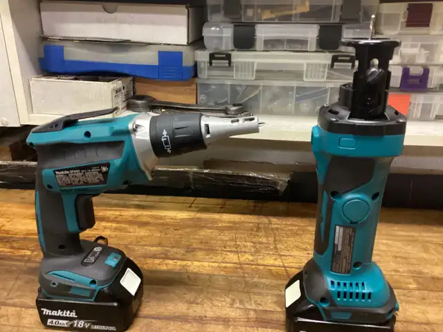 MAKITA LXT 18v BRUSHLESS DRYWALL SCREWGUN and CUT-OUT TOOL KIT in Power Tools in Barrie - Image 7