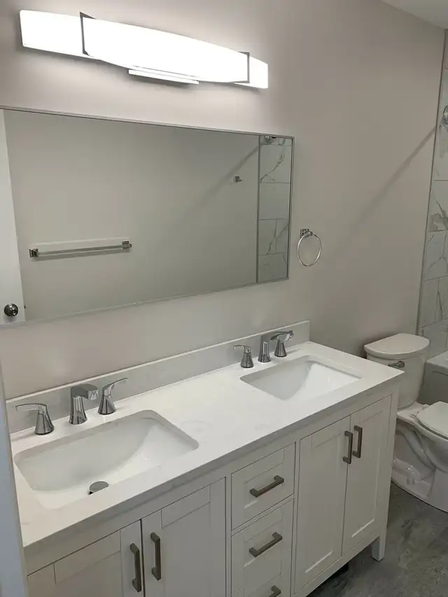 3 bed/1 bath apt near Wharncliffe & Commissioners. Quiet street!