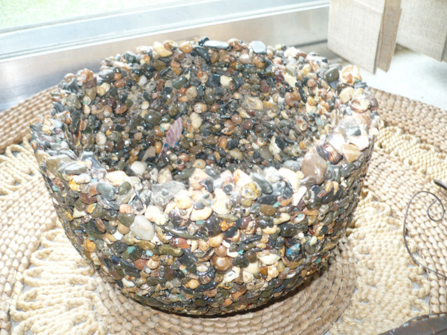 FOLKART PLANT POT MADE OF SHELLS AND STONES in Home Décor & Accents in Ottawa