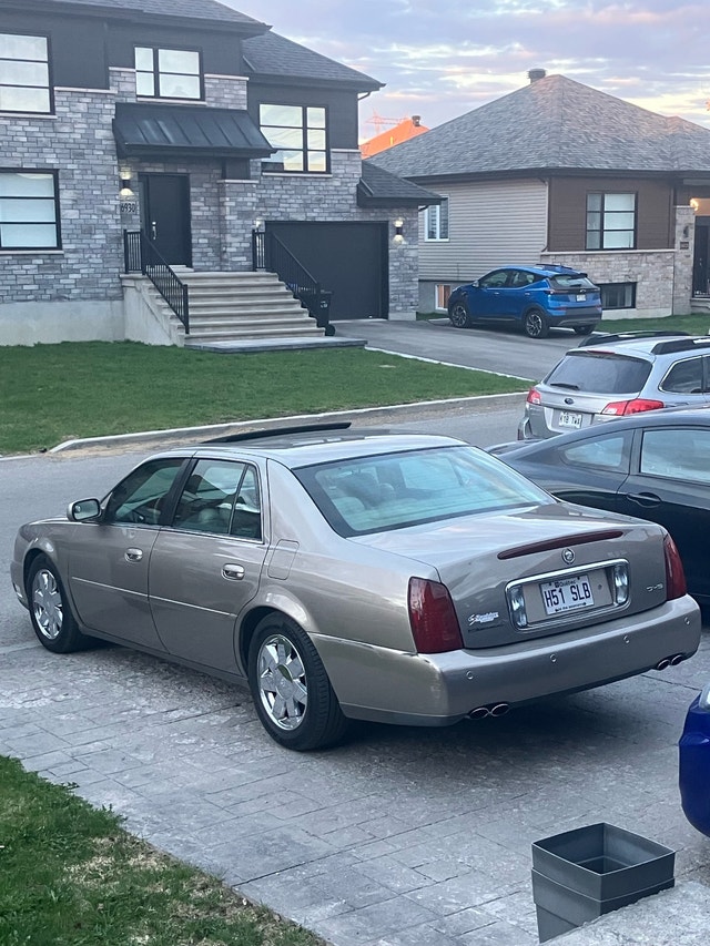 Cadillac DeVille DHS 2000