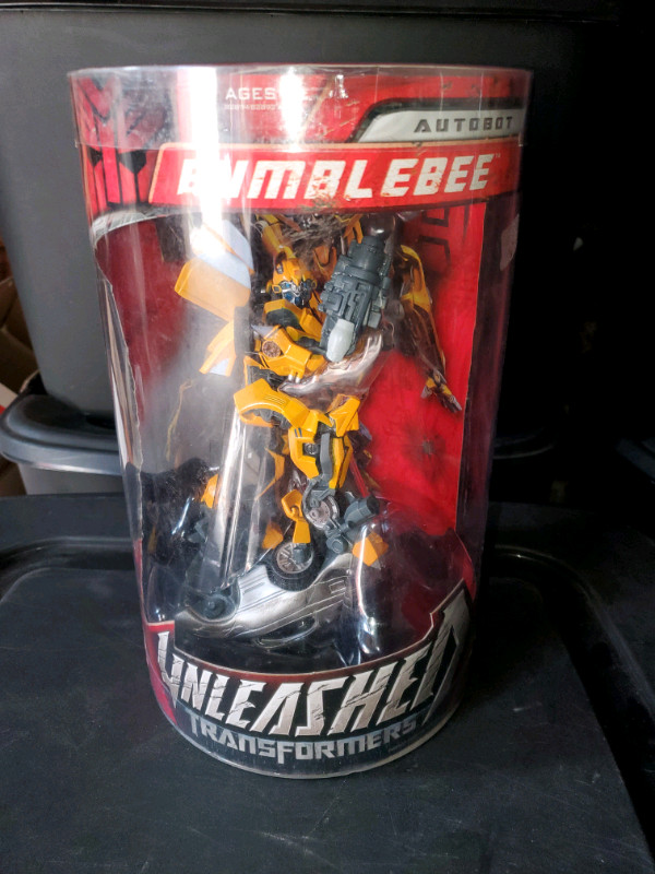 TransFormers Live Action Film Bumblebee Unleashed Statue Arts