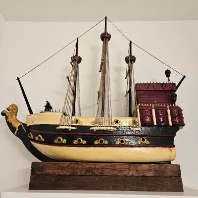 Viking model ship good condition ,asking 45.00 or best offer please call or text 705 561 5371 thanks