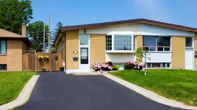 Immaculate 3 Bedroom Home (upper level) with Private Laundry