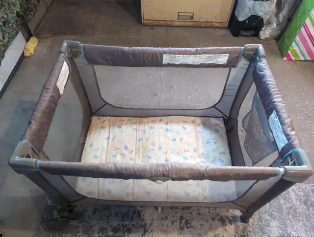 High quality foldable baby crib in Cribs in Edmonton - Image 6