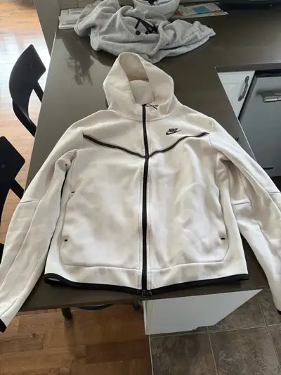 C’est Tech Fleece Nike Grandeur médium En bonne condition