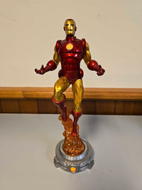 Marvel Diamond Select Gallery Iron Man PVC Diorama 12 Inch