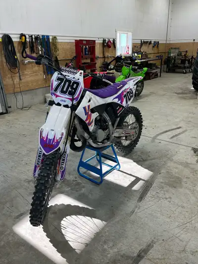 I am selling my 2024 yz125 50th anniversary edition. It has 89hrs on it but only 13 on a new top end...