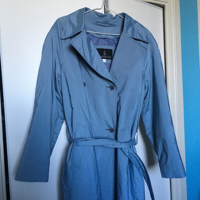 Vintage London Fog Trench Coat - Women's Size 8 in Women's - Tops & Outerwear in City of Toronto - Image 2