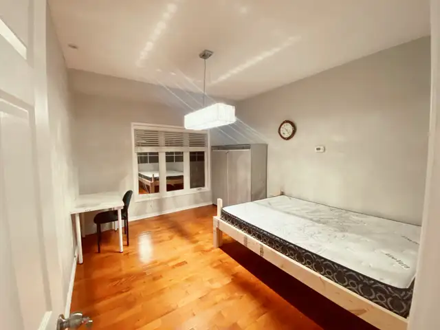 Rooms for rent in Mississauga NO PARKING632351973920011225