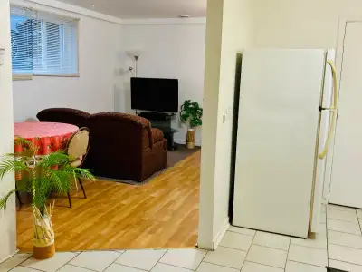 Je loue des chambres dans un appartement 5 et 1/2 à Québec. L'appartement est propre et bien entrete...