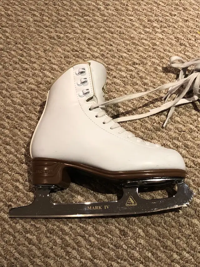 Jackson Artiste Size 3C Girls Figure Skate in Skates & Blades in City of Toronto - Image 2