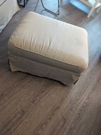 Footstool with storage -Repose-pieds avec rangement