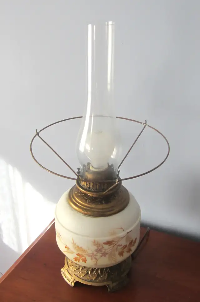 Antique Lamp in Arts & Collectibles in City of Toronto - Image 3