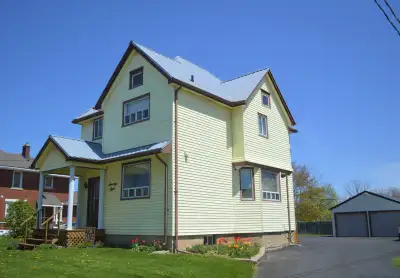 5 bedroom, 3 bathroom home with fully functional commercial space. Commercial space has separate ent...