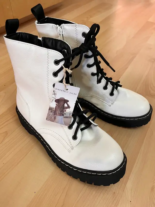 Brand NEW White Ankle Lug Boots Women Size 8.5 Sincerely Jules in Women's - Shoes in City of Toronto - Image 3