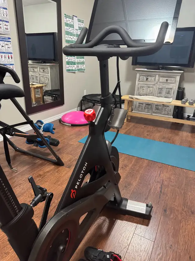 Peleton exercise bike in Exercise Equipment in Lloydminster - Image 6