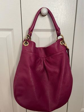 Marc Jacobs Classic Q Hillier Hobo Bag Burgundy Pink Leather Tot in Women's - Bags & Wallets in Calgary - Image 4