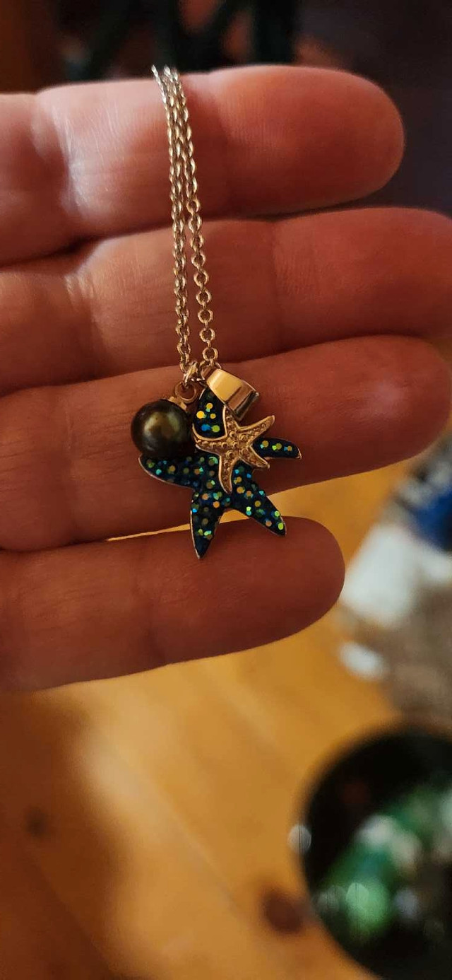 Crystal blue starfish Vantel necklace in Jewellery & Watches in Kingston