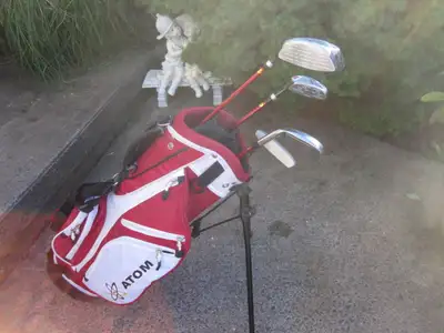 Junior Right Hand 4-pc Golf Clubs Set (Atom) & Golf Stand Bag, View more