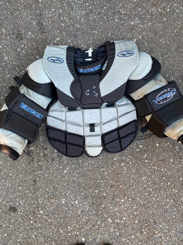 Vaughn Ice Hockey Goalie Chest Protector in Hockey in Richmond - Image 2