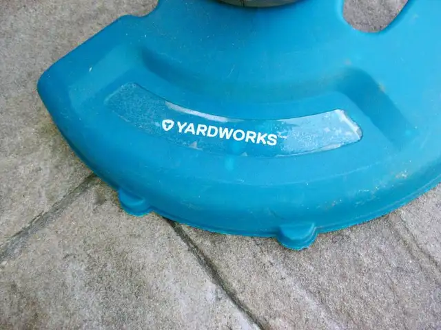 Yardworks 120V Electric Grass Weed Trimmer Strummer Weed Eater in Lawnmowers & Leaf Blowers in Kitchener / Waterloo - Image 3