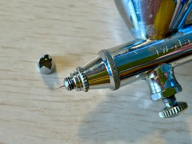 Airbrush Iwata Custom Micron-C Plus v.1 in Hobbies & Crafts in Québec City - Image 4