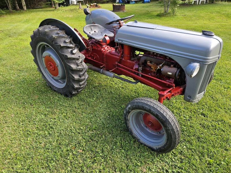 Ford 2n farm tractor with rear hydraulic 3 pt hitch and pto Farming